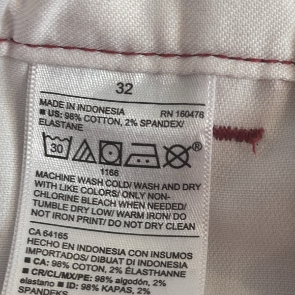 Old Navy Ultimate Slim built in flex red shorts size 32 - Picture 11 of 11